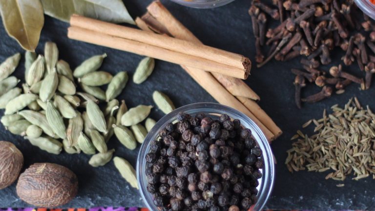 Make Traditional Garam Masala At Home With Just 7 Ingredients