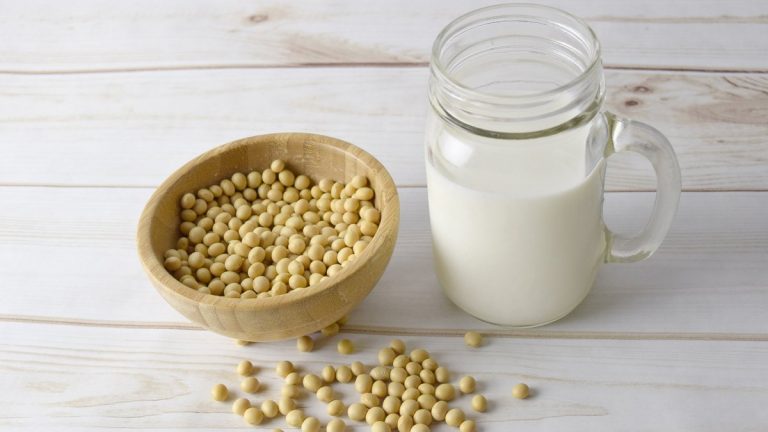 2 Ways To Make Soy Milk At Home