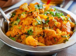 Aloo Gobhi (cauliflower & potato) Indian Vegan Curry